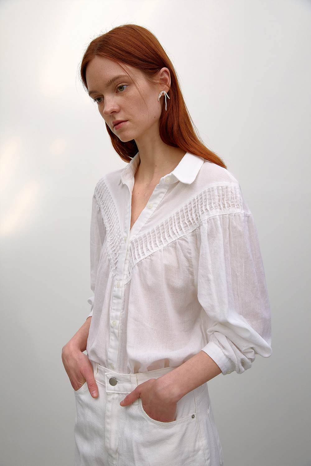 Leva v-cut blouse_white